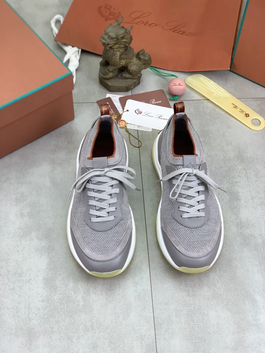 Men's Men's Shoes 💰P620 New 💰High Quality Latest Casual Shoes Loro Piana 💯Top Authentic Grade💯Buy the original 1:1 copy💯 Founded the existing Loro Piana company on April 24, 1924. It is now the sixth generation of family business, providing top quality products to customers who are discerning about taste and quality. Imported original fly woven fabric with cowhide fabric, plain calfskin lining, hand-stitched thread with cowhide feet, original packaging, code number: 38-44 (customized for 45 and 46), seven colors available